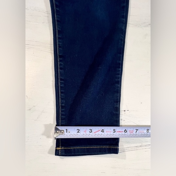 MICHAEL KORS Izzy Cropped Skinny Jean
Denim Dark Blue, Size 10 - Picture 8 of 9